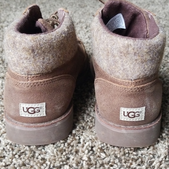 ********SOLD********Boys Ugg boots - Picture 2 of 5